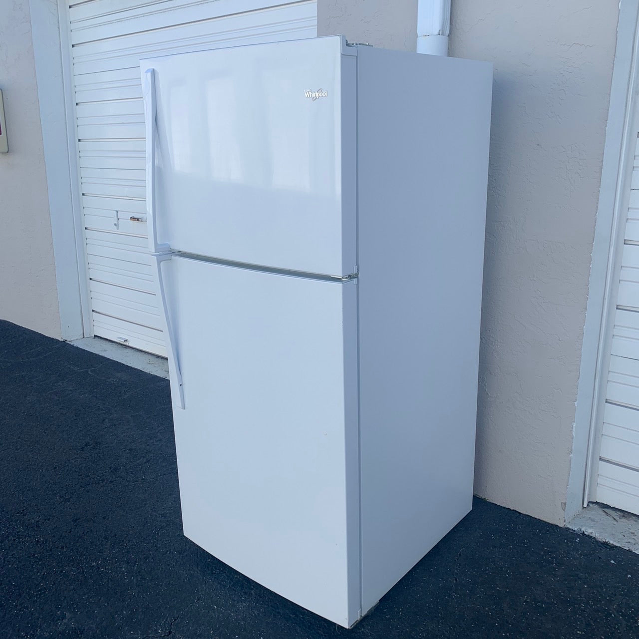 Whirlpool Top and Bottom Refrigerator Whirlpool Top and Bottom Refrigerator